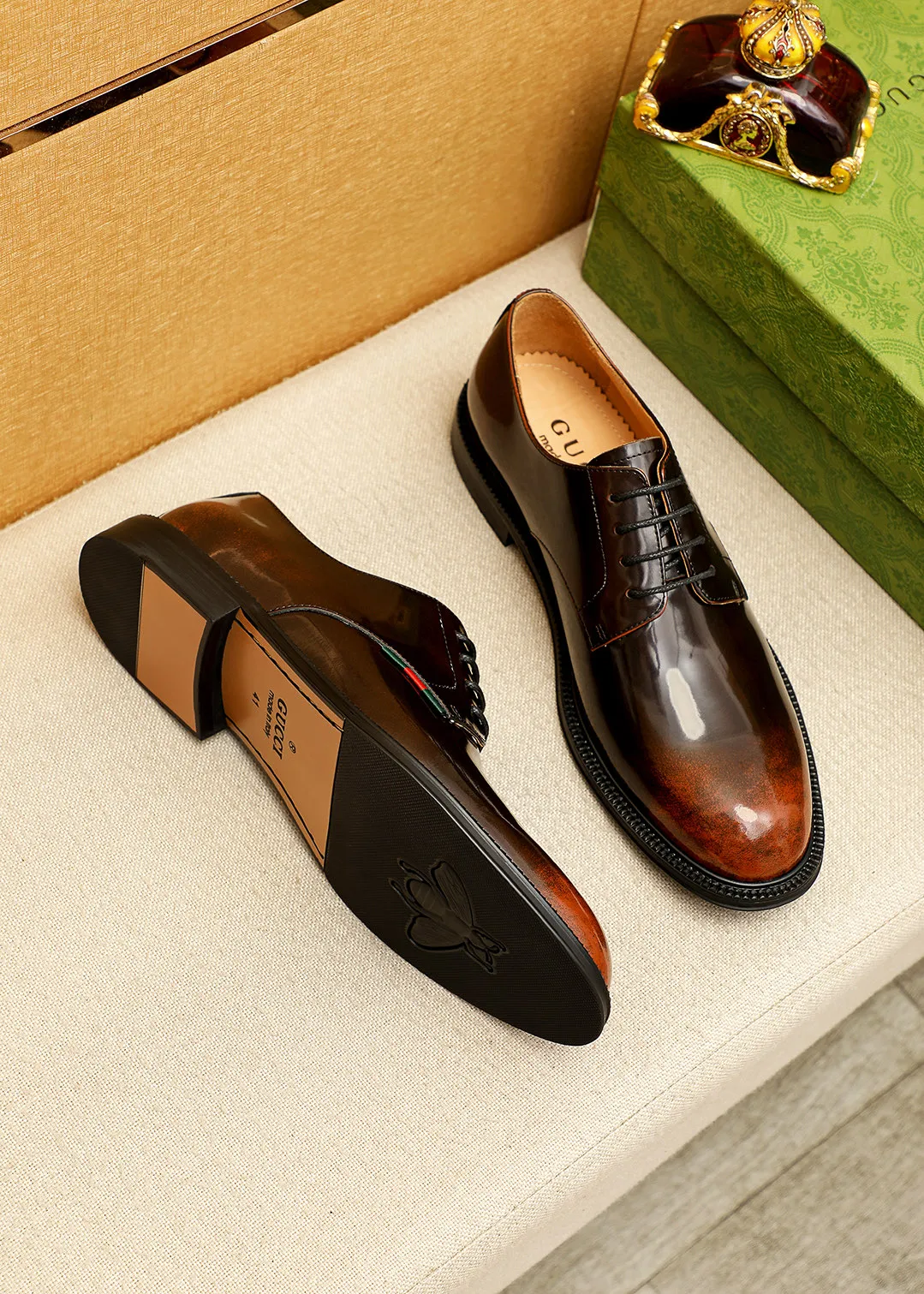 Men's shoes 💰520 💐 Product trademark: GUCCI "Gucci" business leather shoes Regular size: 38-44 (45.46🉑️customized) Product materials: Selected imported first-layer open-edge beaded cowhide leather upper, imported water-dyed cowhide leather lining. Strong three-dimensional visual effect, original outsole Color: 4⃣️colors available